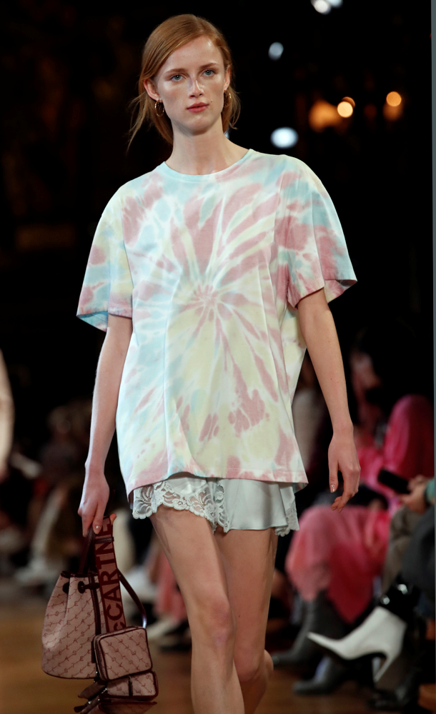 STELLA MCCARTNEY 2019 İLKBAHAR/YAZ DEFİLESİ 