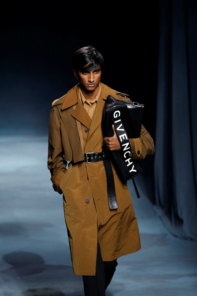 GIVENCHY DEFİLESİ'NDE HOLLYWOOD RÜZGARI 