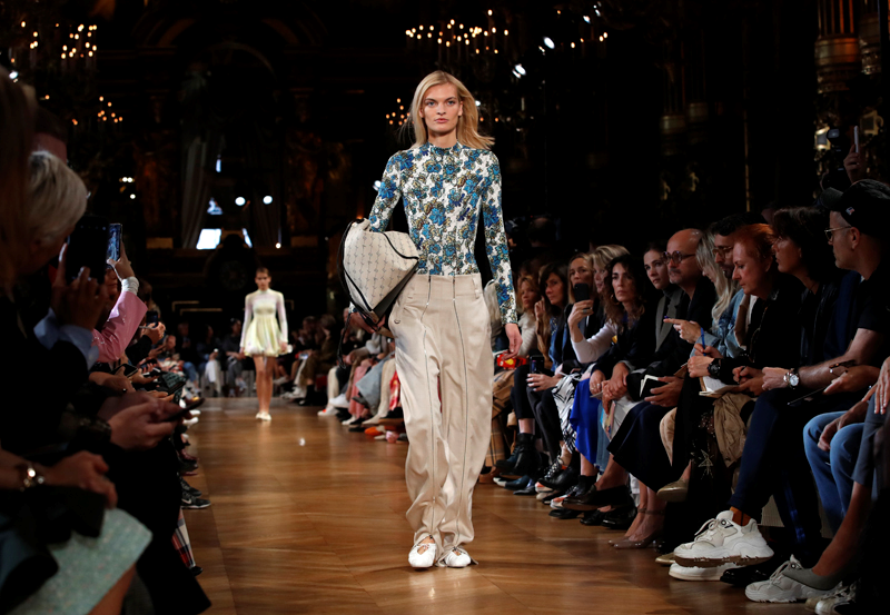 STELLA MCCARTNEY 2019 İLKBAHAR/YAZ DEFİLESİ 