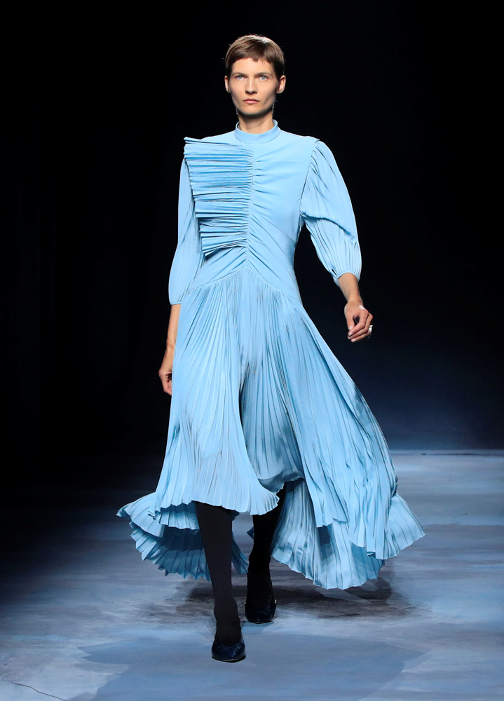 GIVENCHY DEFİLESİ'NDE HOLLYWOOD RÜZGARI 