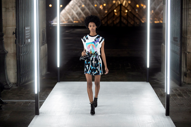 LOUIS VUITTON 2019 İLKBAHAR/YAZ DEFİLESİ 