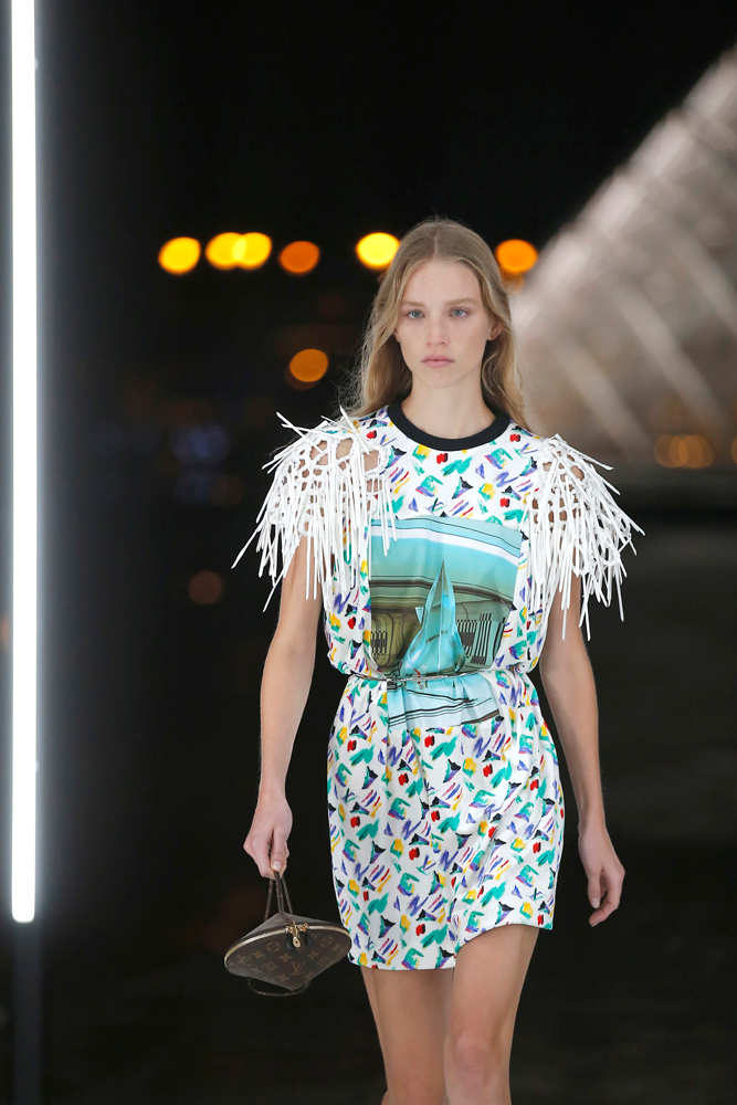 LOUIS VUITTON 2019 İLKBAHAR/YAZ DEFİLESİ 