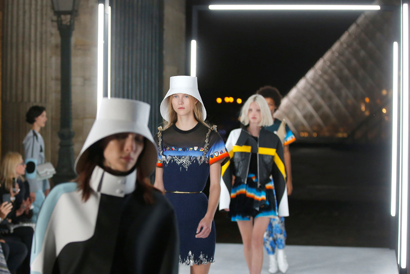 LOUIS VUITTON 2019 İLKBAHAR/YAZ DEFİLESİ 