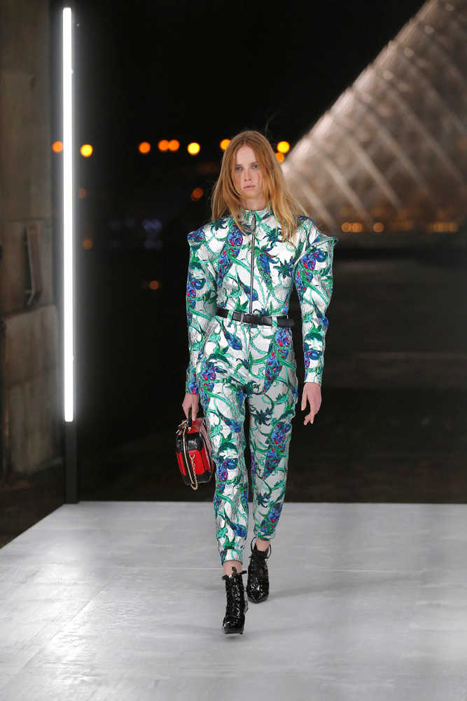 LOUIS VUITTON 2019 İLKBAHAR/YAZ DEFİLESİ 