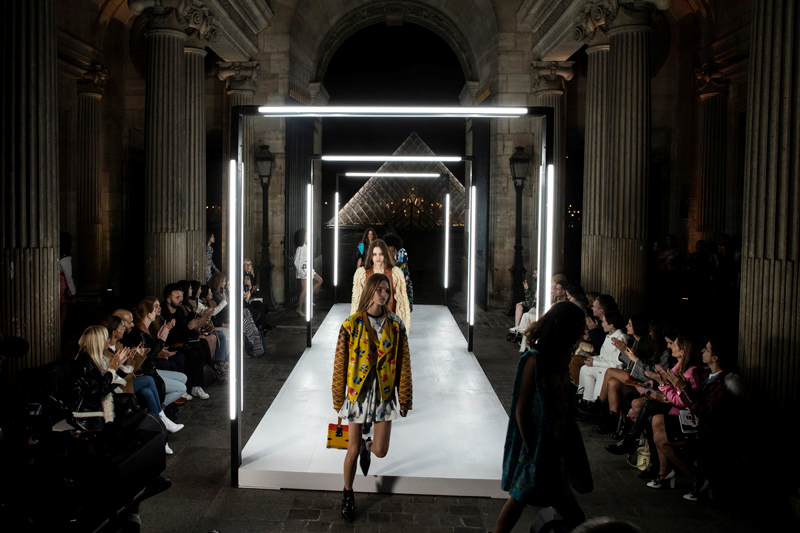 LOUIS VUITTON 2019 İLKBAHAR/YAZ DEFİLESİ 