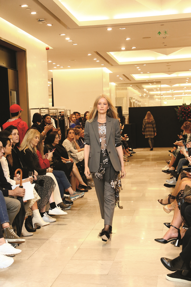 KIŞ MODASINA RENKLİ SUNUM