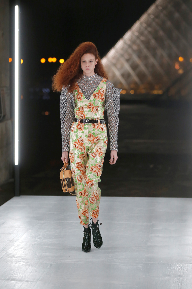 LOUIS VUITTON 2019 İLKBAHAR/YAZ DEFİLESİ 