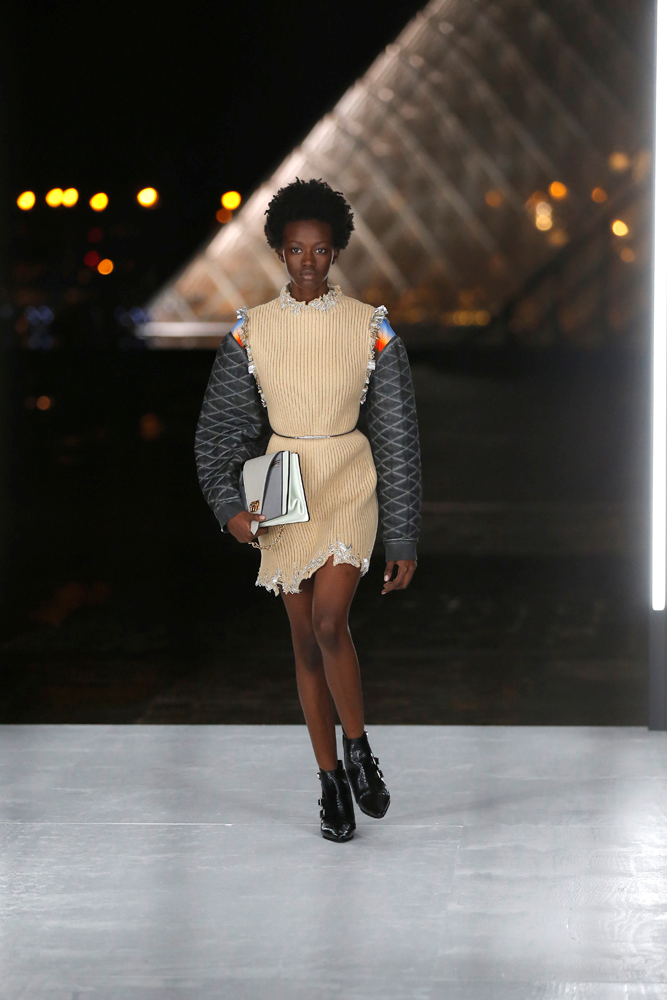 LOUIS VUITTON 2019 İLKBAHAR/YAZ DEFİLESİ 