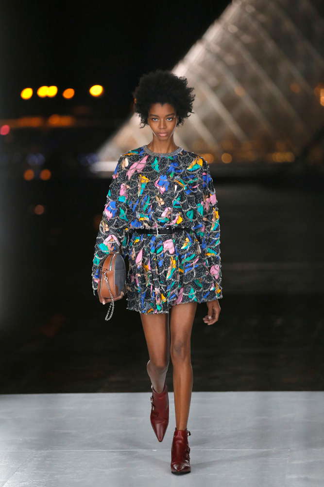 LOUIS VUITTON 2019 İLKBAHAR/YAZ DEFİLESİ 