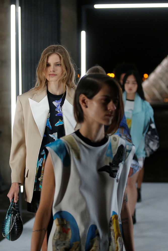 LOUIS VUITTON 2019 İLKBAHAR/YAZ DEFİLESİ 