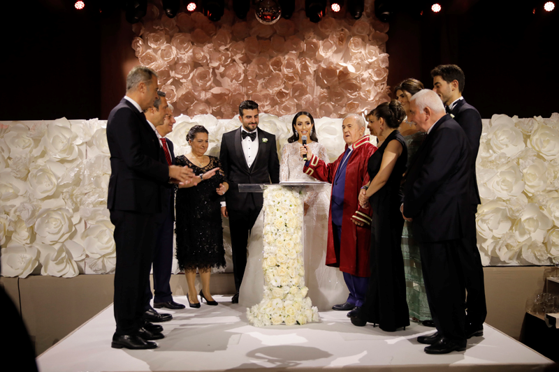 CENK ÖZTANIK VE ECEM KAZANCI EVLENDİ