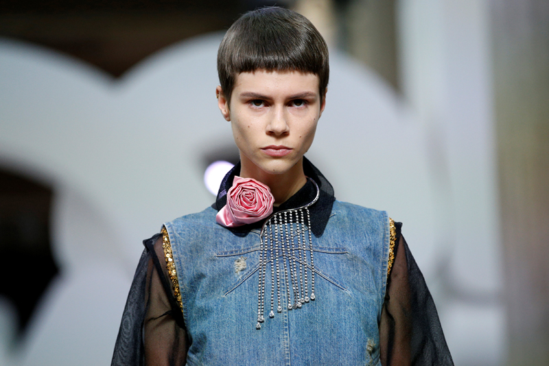 MİU MİU'DAN PARİS DEFİLESİ