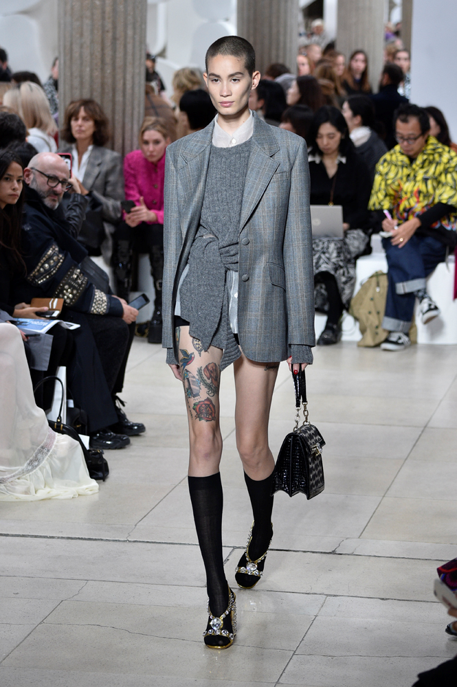 MİU MİU'DAN PARİS DEFİLESİ