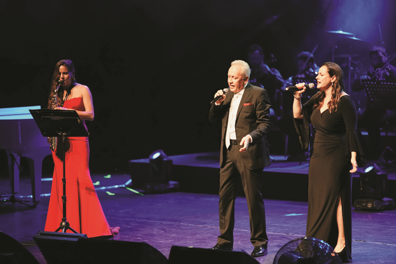 ÜNLÜLERDEN TOG YARARINA KONSER