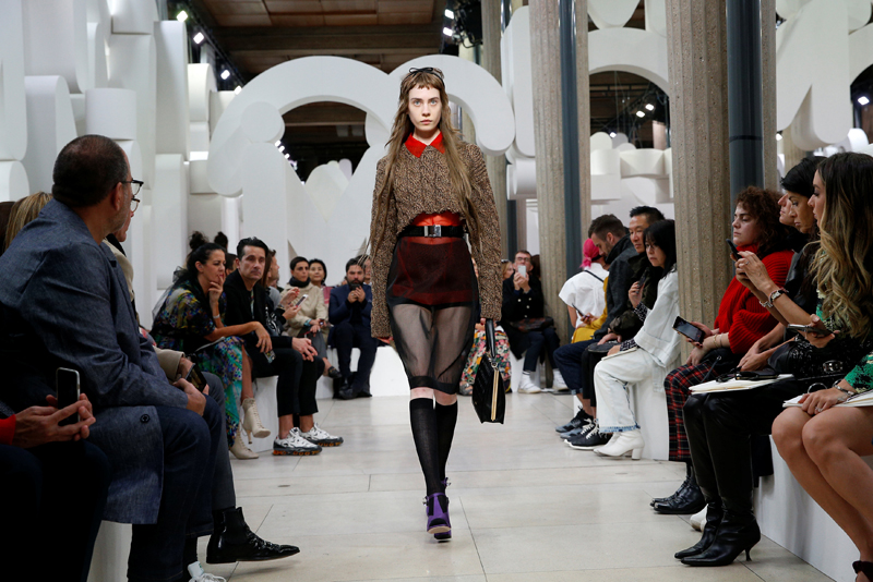 MİU MİU'DAN PARİS DEFİLESİ