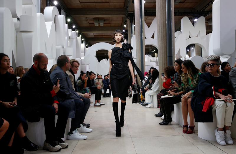 MİU MİU'DAN PARİS DEFİLESİ