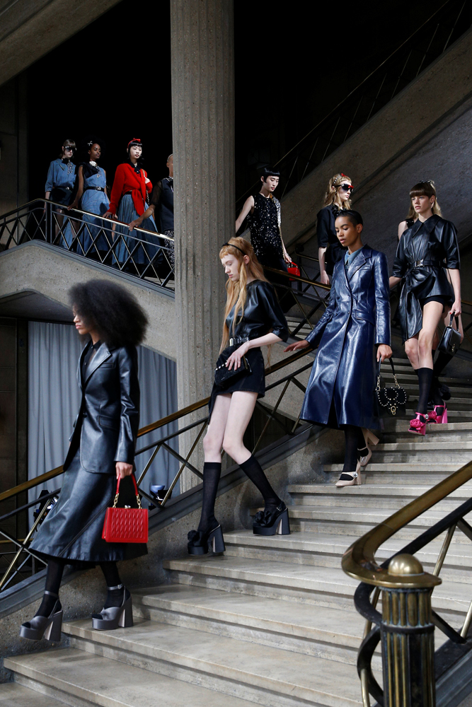 MİU MİU'DAN PARİS DEFİLESİ