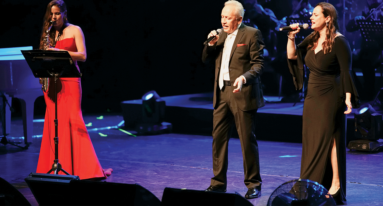 ÜNLÜLERDEN TOG YARARINA KONSER