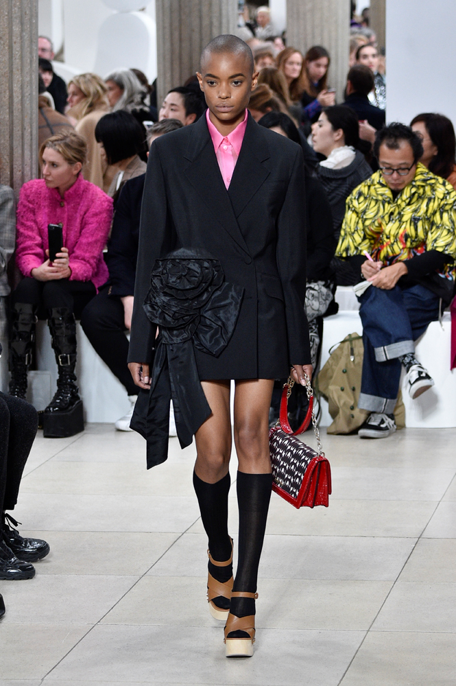 MİU MİU'DAN PARİS DEFİLESİ