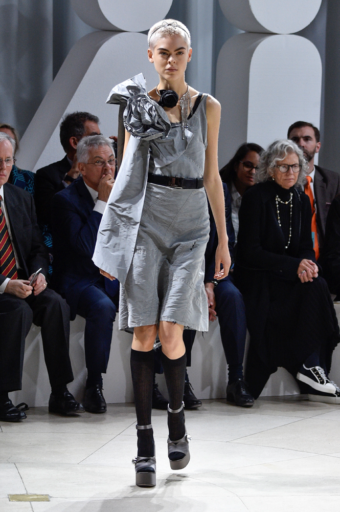 MİU MİU'DAN PARİS DEFİLESİ