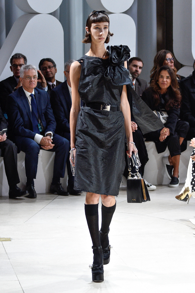 MİU MİU'DAN PARİS DEFİLESİ