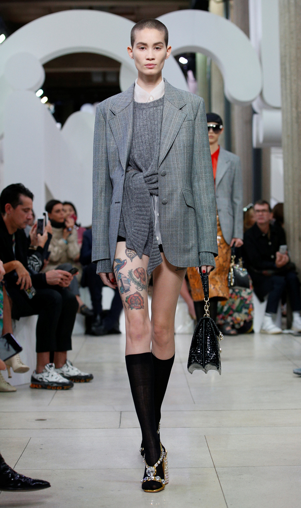 MİU MİU'DAN PARİS DEFİLESİ