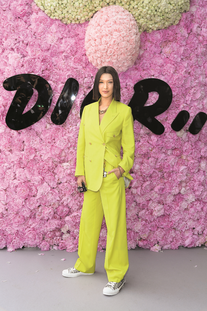 NEON TRENDİNE ALIŞMALI MI?