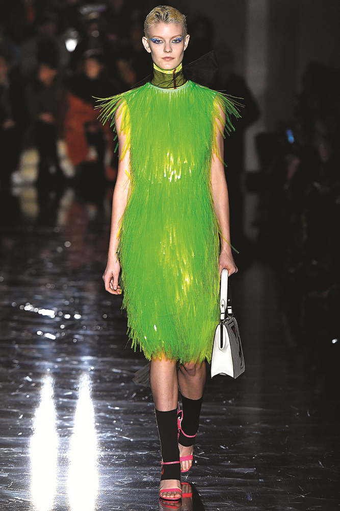 NEON TRENDİNE ALIŞMALI MI?