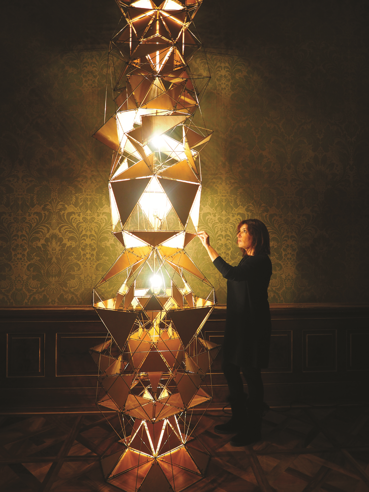 ÖZLEM AVCIOĞLU'NUN LÜKSLERİ