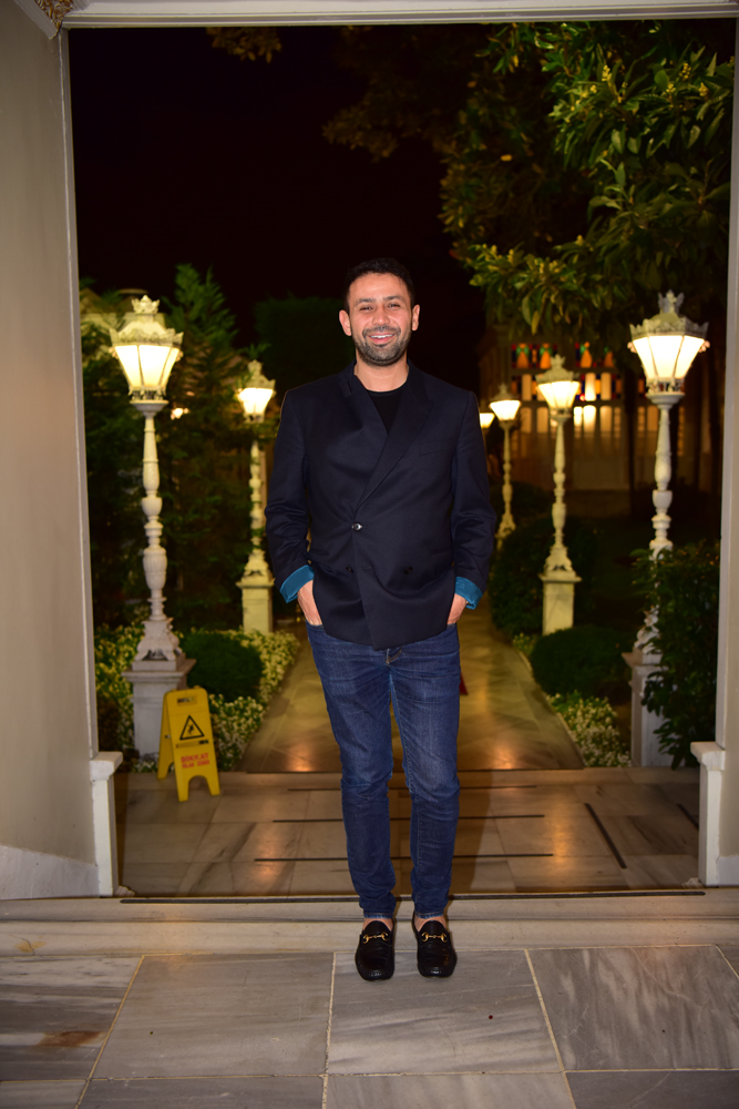 MUM IŞIĞINDA AKŞAM YOGASI