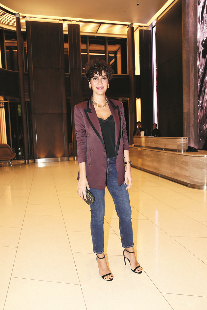 SERENAY SARIKAYA'DAN MAVİ'Lİ ENERJİ