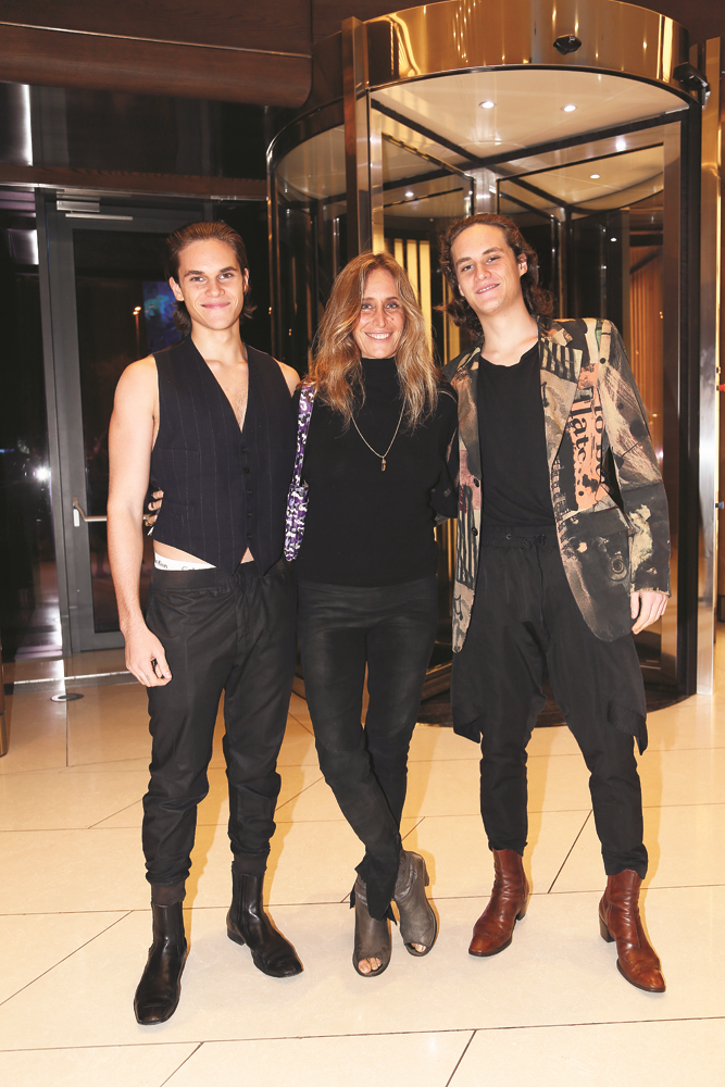 SERENAY SARIKAYA'DAN MAVİ'Lİ ENERJİ