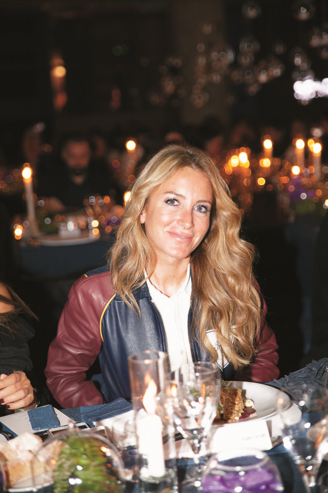 SERENAY SARIKAYA'DAN MAVİ'Lİ ENERJİ