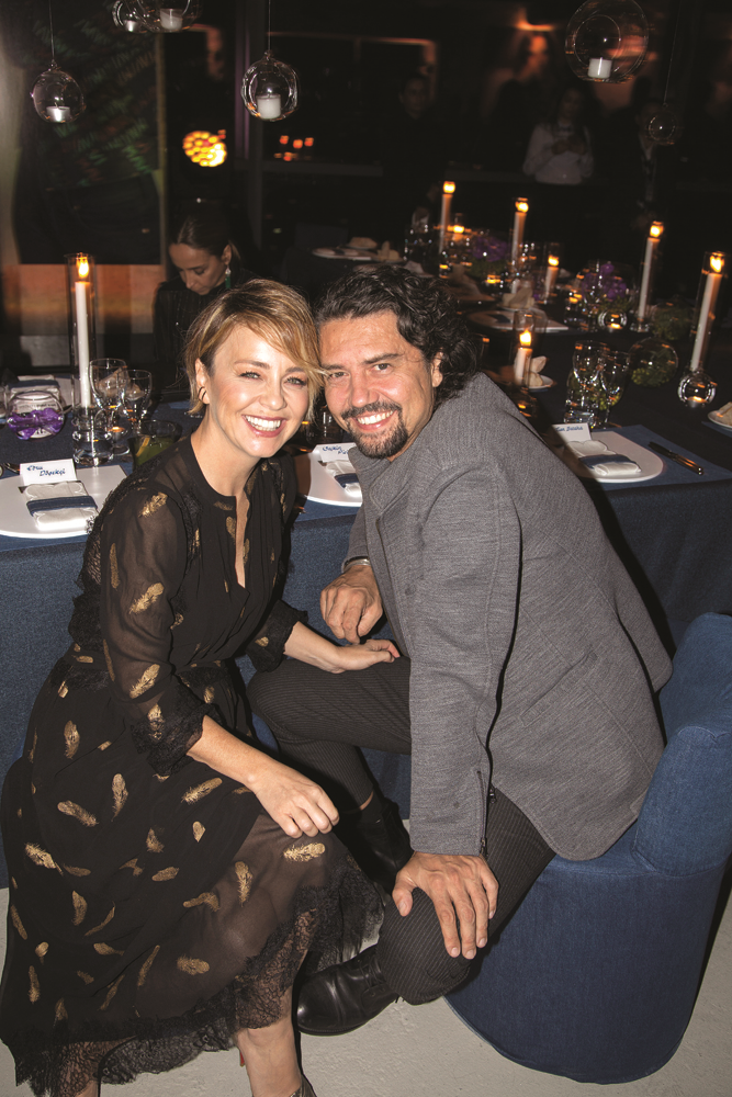 SERENAY SARIKAYA'DAN MAVİ'Lİ ENERJİ