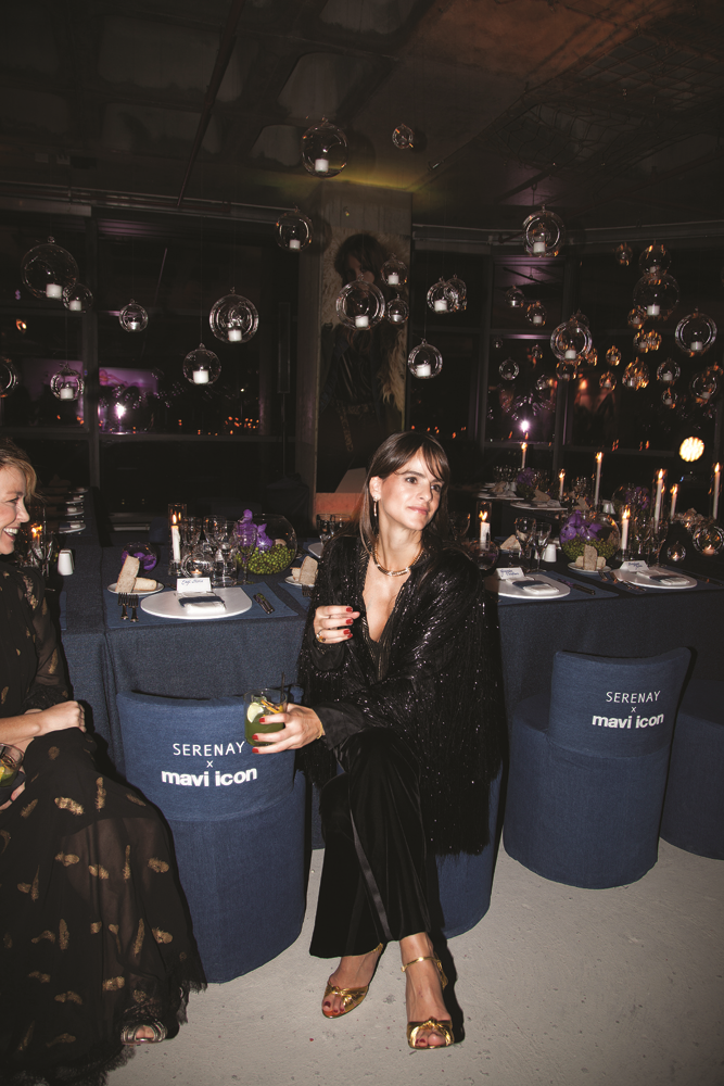 SERENAY SARIKAYA'DAN MAVİ'Lİ ENERJİ