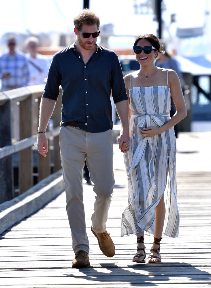 MEGHAN MARKLE ELLERİNİ KARNINDAN ÇEKEMİYOR!