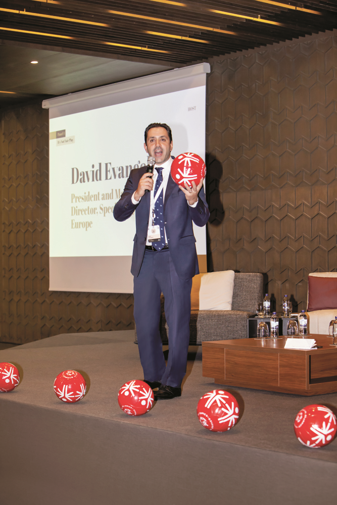 LET'S TALK'TA CİNSİYET EŞİTLİĞİ KONUŞULDU