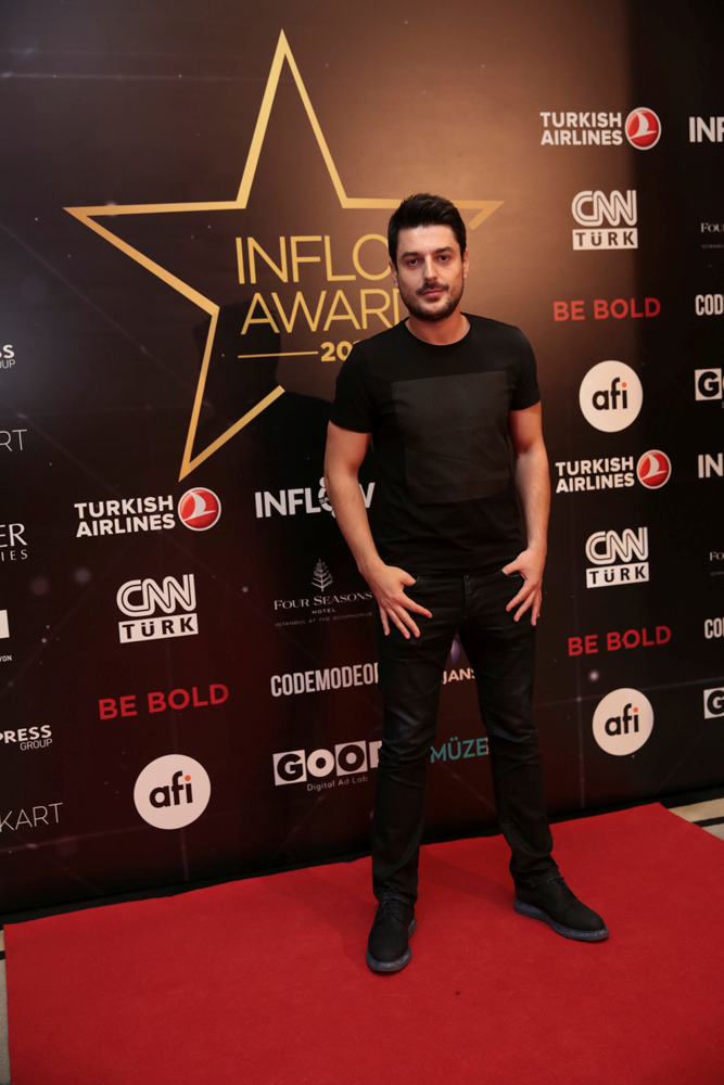 INFLOW ÖDÜLLERİ KIRMIZI HALI