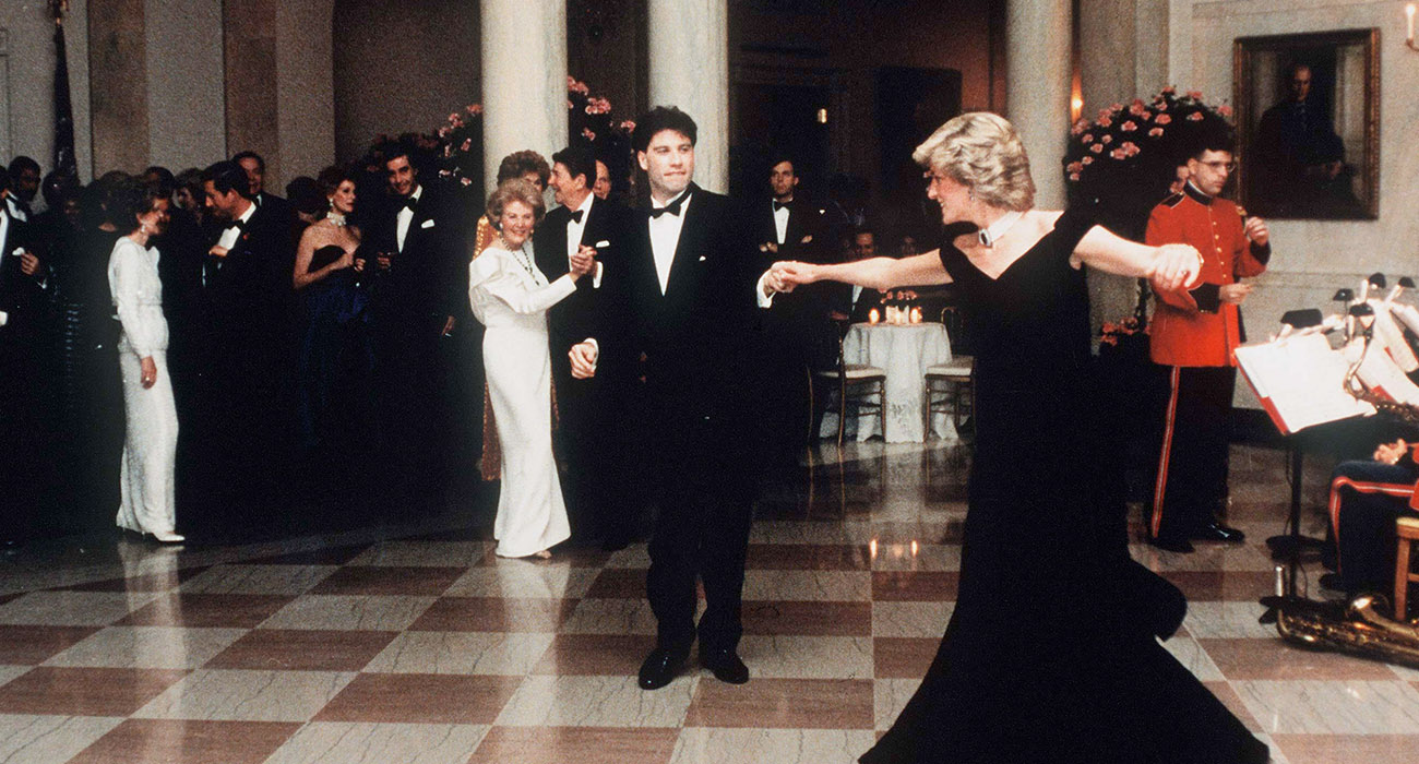 KENSINGTON SARAYI’NDA DIANA’NIN ELBİSELERİ SERGİLENİYOR