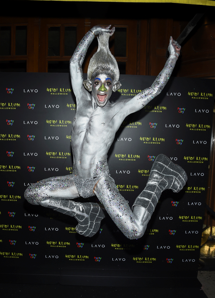 HEIDI KLUM CADILAR BAYRAMI İÇİN SHREK FİLMİNİ SEÇTİ 