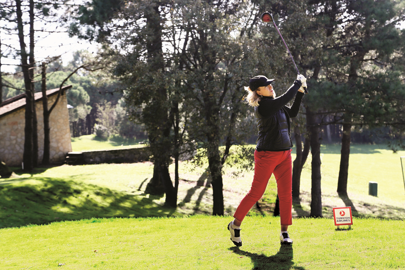 KAPTANLIK TURNUVASINDA ÜNLÜ GOLFÇÜLER SAHADA