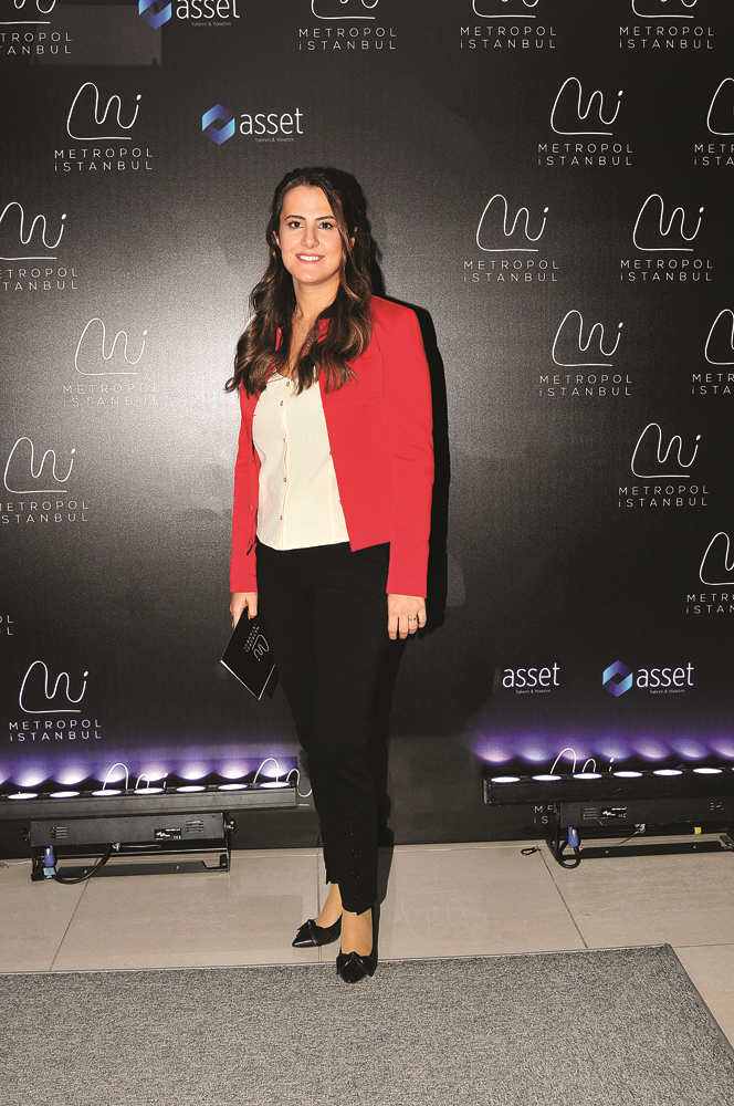 ŞENER ŞEN, 14 YIL SONRA DASDAS’IN SAHNESİNDE