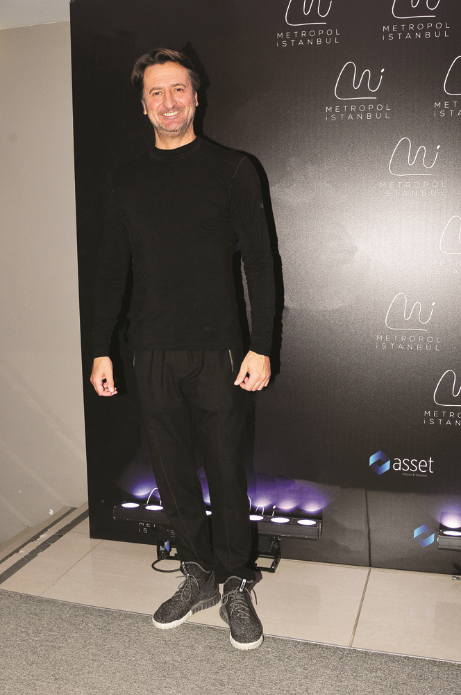 ŞENER ŞEN, 14 YIL SONRA DASDAS’IN SAHNESİNDE