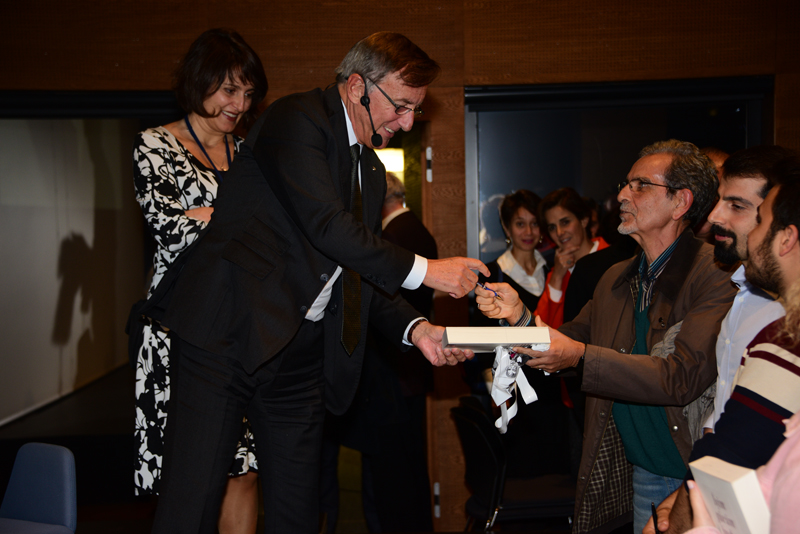 BÜLENT ECZACIBAŞI’DAN GENÇLERE ÖNERİLER  