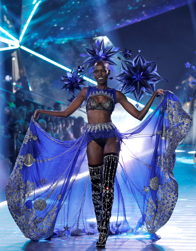 VICTORIA'S SECRET FASHION SHOW 2018'DE MELEKLER GEÇİDİ