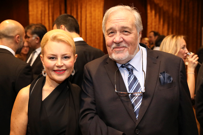 DEMET SABANCI’YA                   HAYIRSEVERLİKTE                      MÜKEMMELLİK ÖDÜLÜ