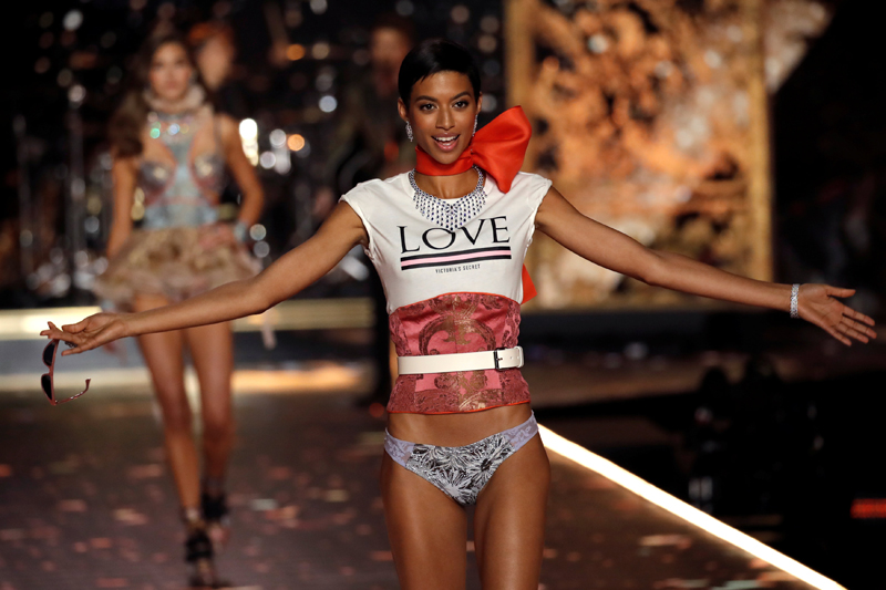 VICTORIA'S SECRET FASHION SHOW 2018'DE MELEKLER GEÇİDİ