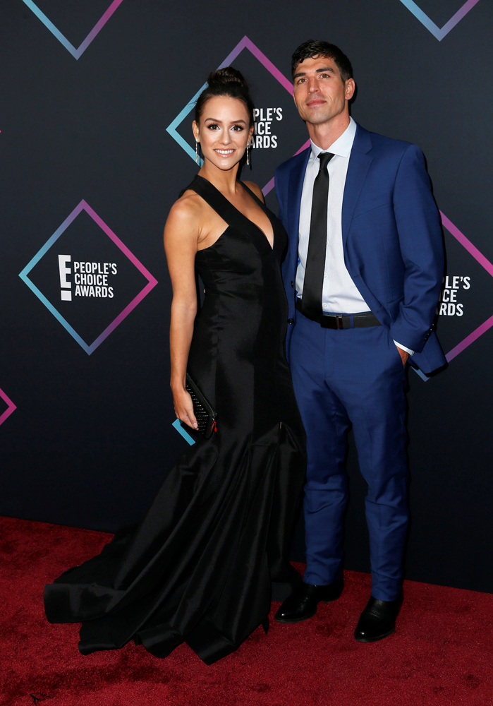 PEOPLE'S CHOICE ÖDÜLLERİ'NDE KIRMIZI HALI ŞIKLIĞI