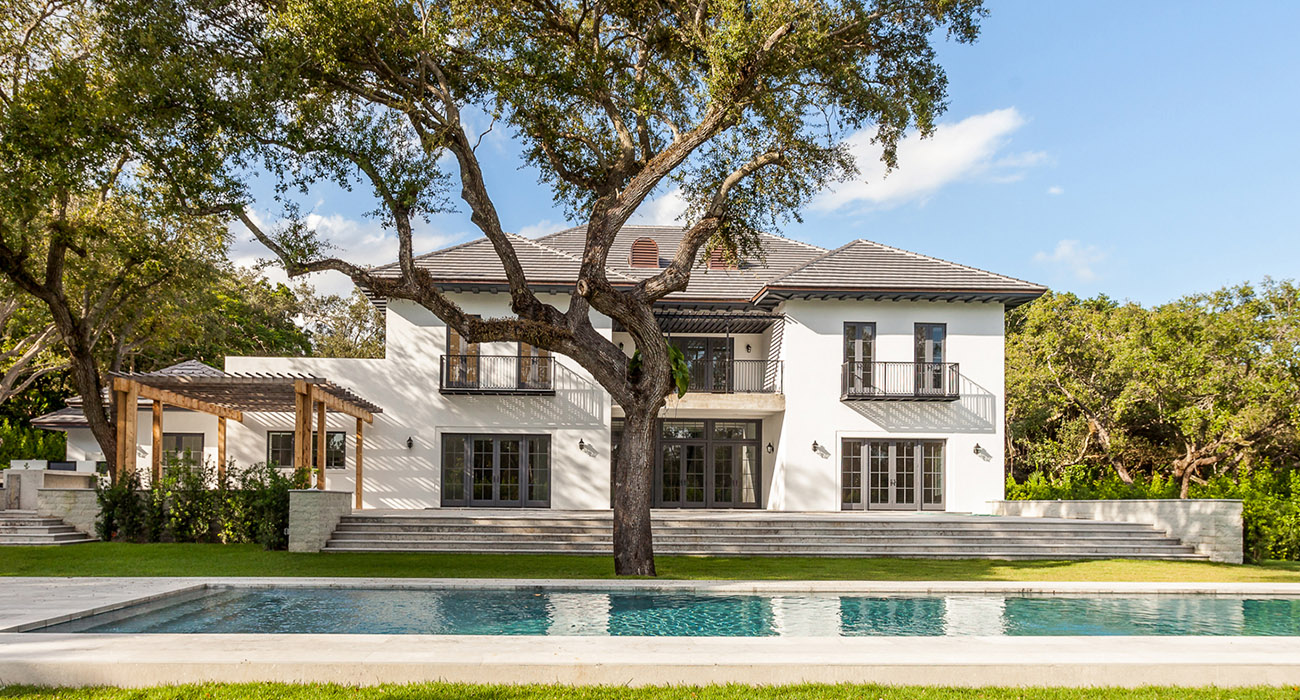 ELLE MACPHERSON’IN YENİ AŞK YUVASI