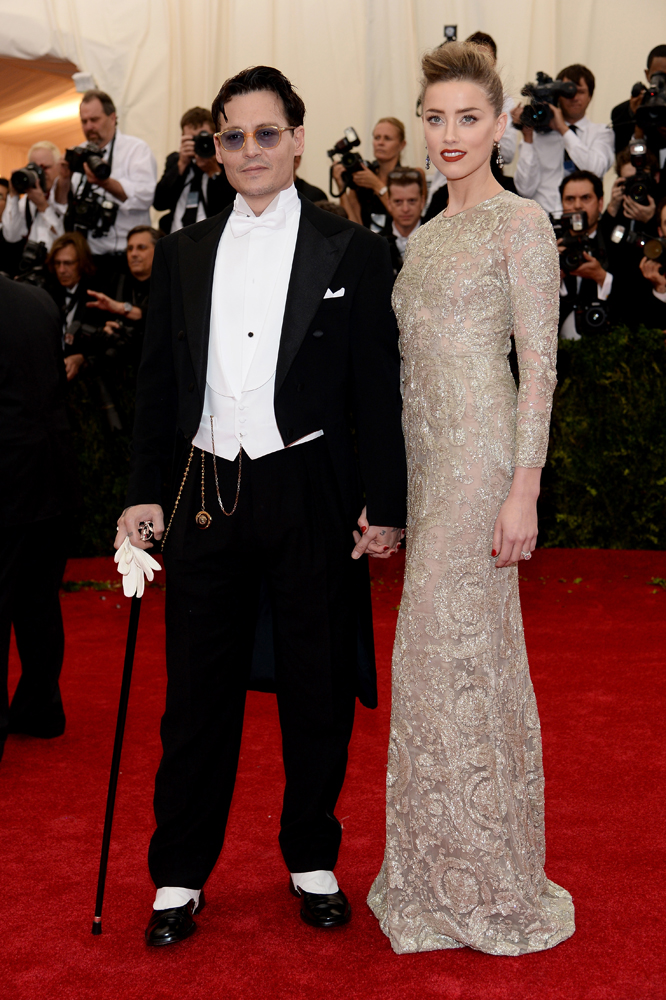 JOHNNY DEPPİN DEĞİŞMEYEN STİLİ